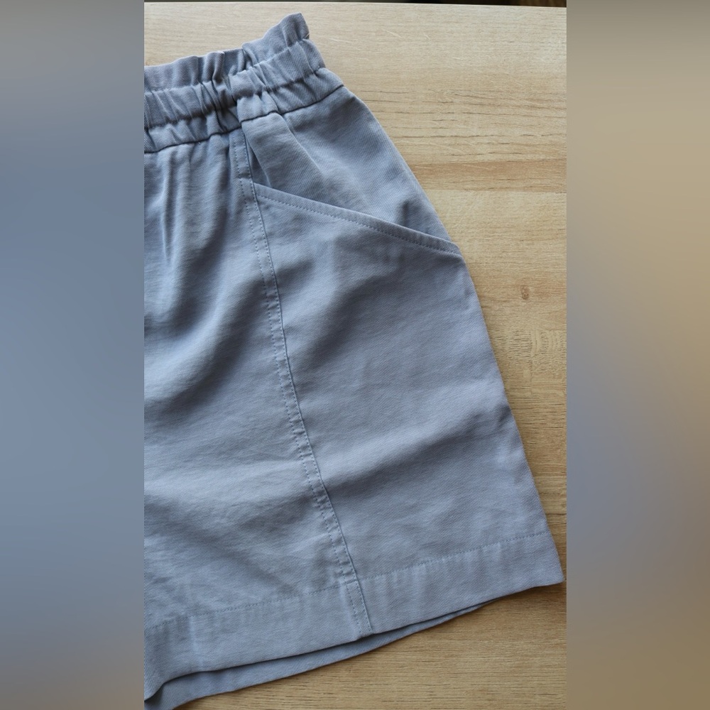 Simply Vera Vera Wang Light Grayish Lavender High-Waist Elastic Shorts - Size M - Picture 4 of 9